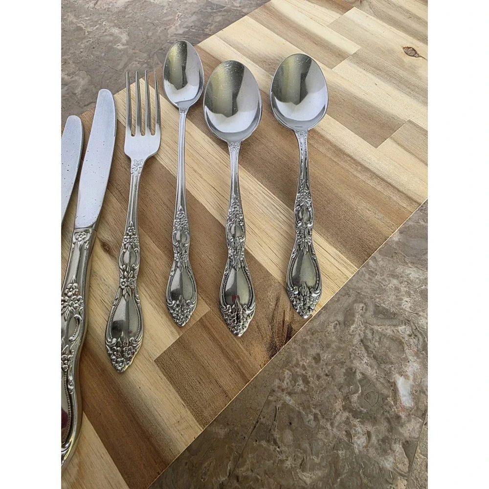 Vintage Oneida Assorted Lot  1977 Huntington‎ Wm A Rogers Deluxe Stainless